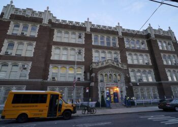 Estado de Nueva York anuncia nuevas restricciones antivirus