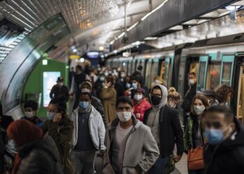 Experto: Francia ha "perdido el control" del virus