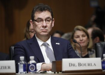 Pfizer: A mediados de noviembre, antes de que se pueda solicitar la vacuna contra el virus