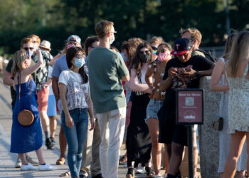 Nuevos casos de virus en Estados Unidos superan los 83,700 por segundo día consecutivo