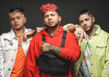 4U llega a las plataformas digitales con "Rompe"