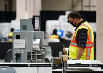 Campaña Trump presentó demanda en Michigan por elecciones