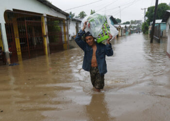 Guatemala teme al menos 50 muertos por paso de la tormenta Eta