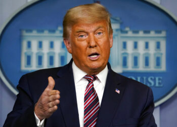 Trump ataca integridad de elecciones; sigue conteo de votos