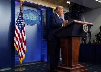 Cadenas de EEUU interrumpen transmisión de discurso de Trump