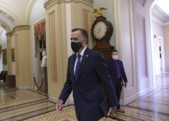 Romney: Acusaciones de Trump de fraude son "imprudentes"