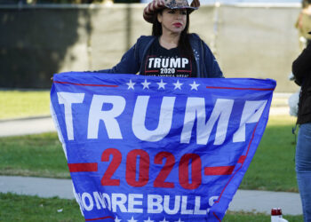 Trump estudia cómo seguir la pelea, buscar una salida digna