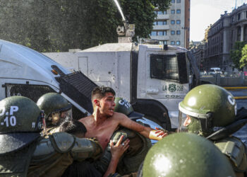 Renuncia el director de Carabineros de Chile tras incidente