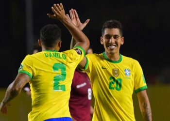 Brasil lidera, pese a deslucido triunfo sobre Venezuela