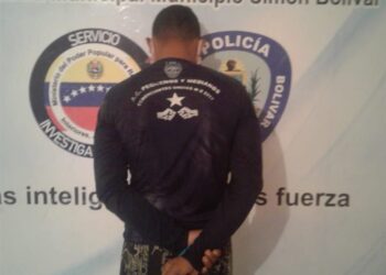 Detuvieron a  un hombre por vender presunta droga en la calle