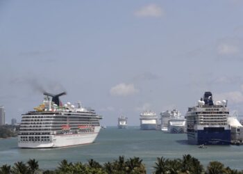 La industria de cruceros tira la toalla en 2020, mira hacia 2021