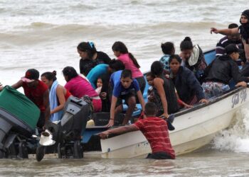 Cancelan deportación de migrantes venezolanos de Trinidad