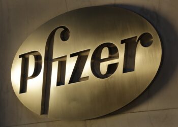 Pfizer: Datos señalan que vacuna contra COVID-19 funcionaría