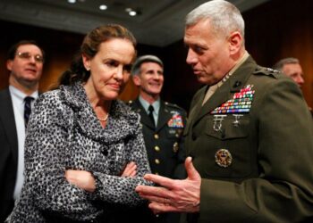 Biden designaría primera mujer secretaria de Defensa