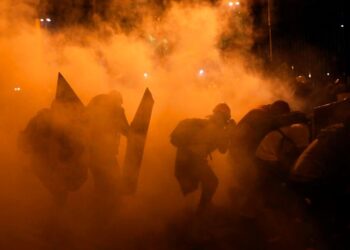 Perú en caos, mientras exigen la renuncia del presidente