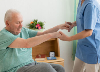 Cuidarse de caídas y fracturas es vital en plena pandemia