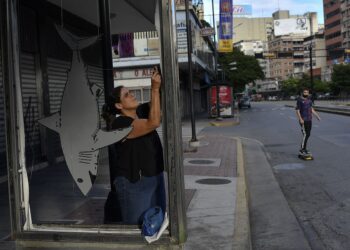 Artista rescata de la destrucción espacios de Caracas