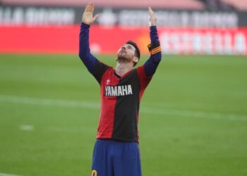 Messi rinde tributo a Maradona en contundente victoria del Barça sobre el Osasuna