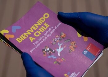 Chile reabrirá su frontera aérea y principal aeropuerto