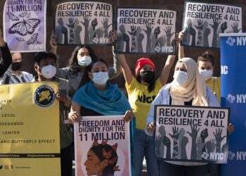 Estados Unidos: Decenas de trabajadores electorales enfermos de COVID-19