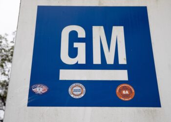 GM tendrá que retirar camionetas debido a bolsas de aire