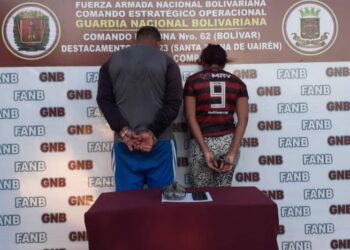 Capturaron a dos individuos con más de un kilo de cocaína y ocho papeletas de “tusi”