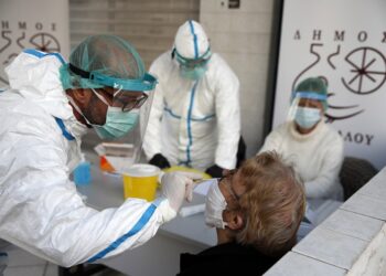 Grecia erige hospital de campaña por coronavirus