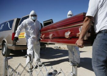 México dará ayuda de 570 dólares por muerto por COVID-19