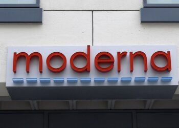 Moderna: Segunda vacuna para COVID-19 logra éxito en ensayos en Estados Unidos