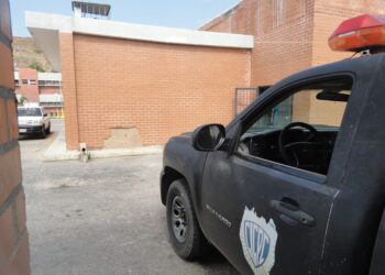 De múltiples disparos hallaron muerto a un joven en la vía  Píritu-Barcelona