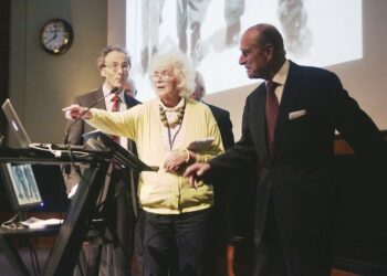 Jan Morris autora y pionera transgénero muere a los 94 años