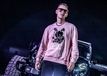 Nigel se pone romántico con "Nadie tiene que saber"