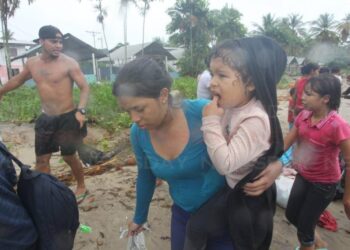 Niños venezolanos deportados desembarcaron en playa Los Iros de Trinidad y Tobago