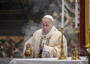 Libro del Papa Francisco apoya protestas por Floyd, critica escépticos