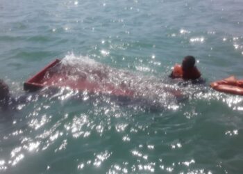 Oficiales porteños rescataron a dos pescadores
