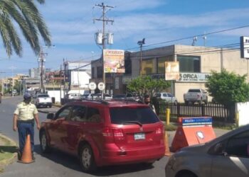 Policía mantiene vigilancia en Lechería durante la cuarentena