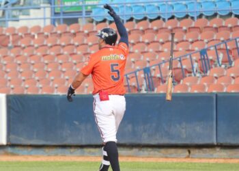 Rafael Ortega guio el triunfo de Caribes sobre Leones