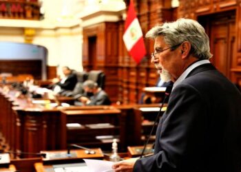 Congreso peruano elige a Francisco Sagasti como presidente interino tras dimisión de Merino