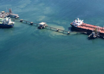 Compradores fantasma en Rusia y consejos de Irán ayudan a Venezuela a eludir sanciones de EE.UU