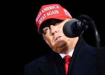 Con apoyo partidista, Trump rechaza resultados y transición