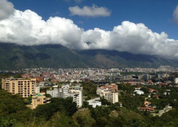 Prevén bajas probabilidades de lluvias en el país este domingo