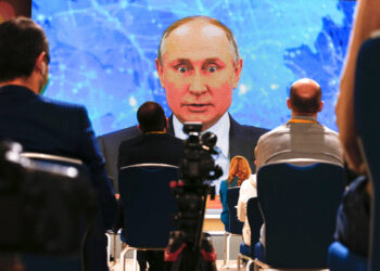 Putin niega toda participación en envenenamiento de enemigo