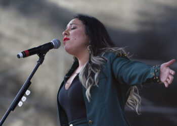 Carla Morrison de duelo tras la muerte de su padre