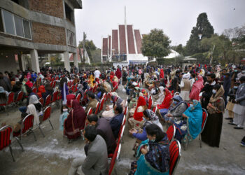 Navidad en pandemia: iglesias cerradas, fronteras difíciles