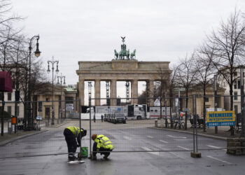 Alemania prohíbe reuniones masivas y fuegos artificiales