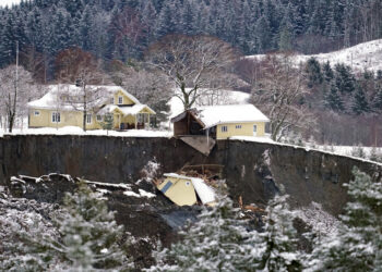 Buscan sobrevivientes tras enorme alud en Noruega