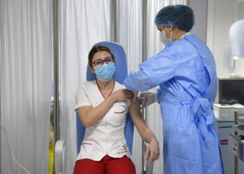 UE arranca campaña de vacunación contra Covid-19