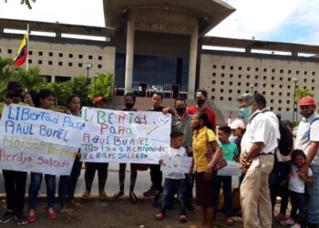 Frente al Palacio de Justicia exigieron libertad para director de Infocentros y jóvenes detenidos