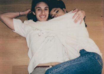 Ariana Grande anuncia que está comprometida (+Fotos)
