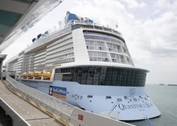 Interrumpen crucero donde pasajero dio positivo de COVID-19